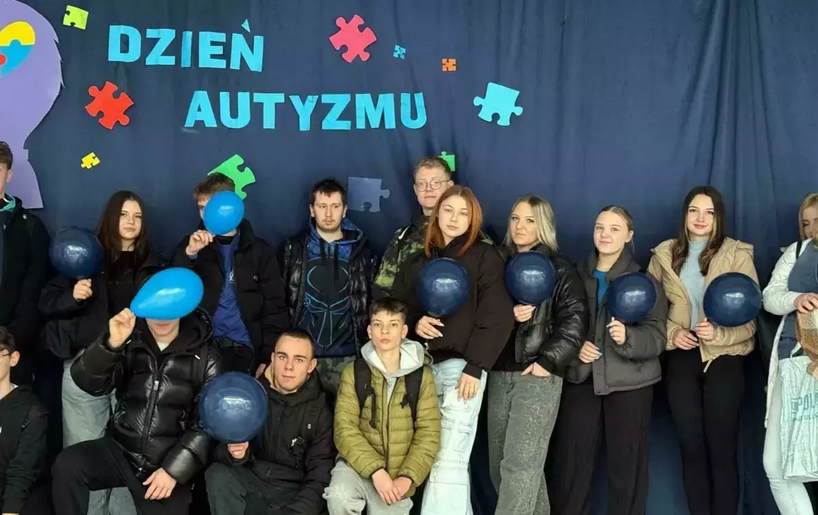 dzieci, balony, uczniowie, akcja, dzień autyzmu, autyzm, Mechanik